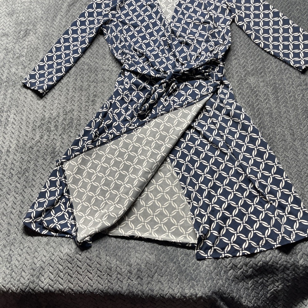 Charlie Paige Wrap Dress Size M Slimming‎ Travel Wrinkle Resistant - Picture 4 of 15